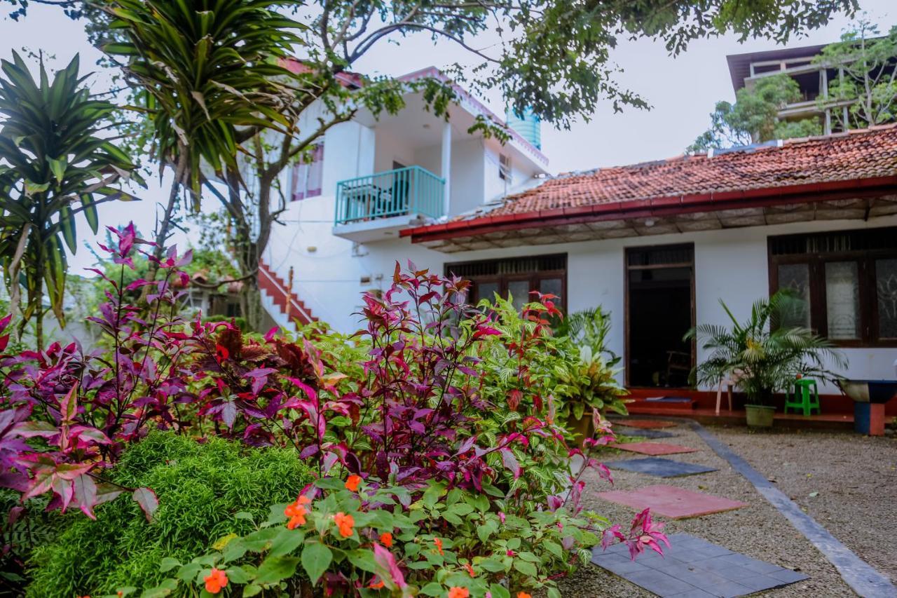 Sajana Ocean Hill Bed & Breakfast Mirissa Exterior photo